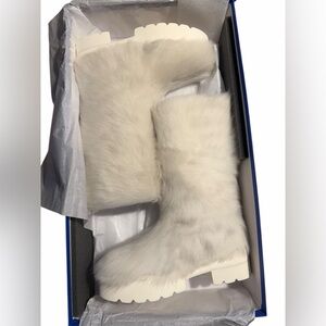 NWT $695 Stuart Weitzman Shaggy White Shearling Moon Boots Après Ski Luxe Winter